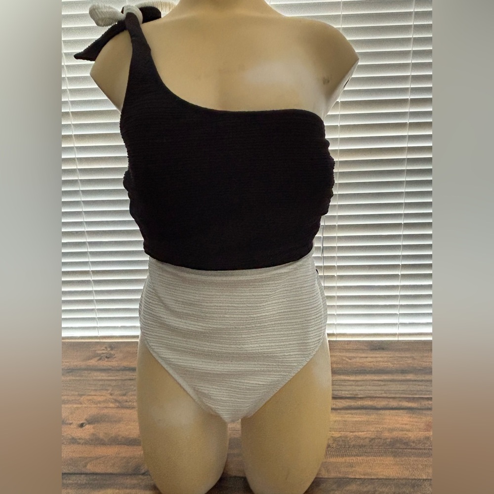 Black and White One-Shoulder Swimsuit